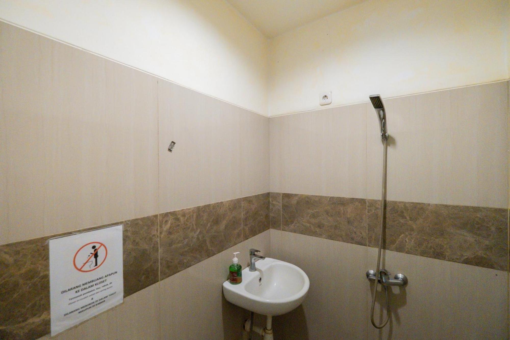 Reddoorz Near Surabaya Town Square Exterior foto