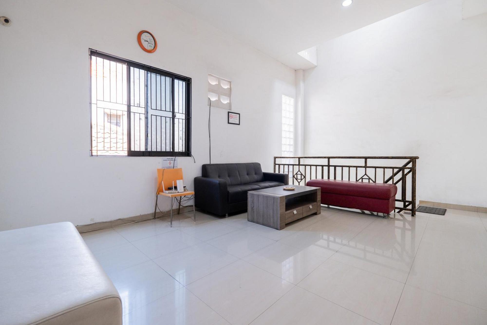 Reddoorz Near Surabaya Town Square Exterior foto