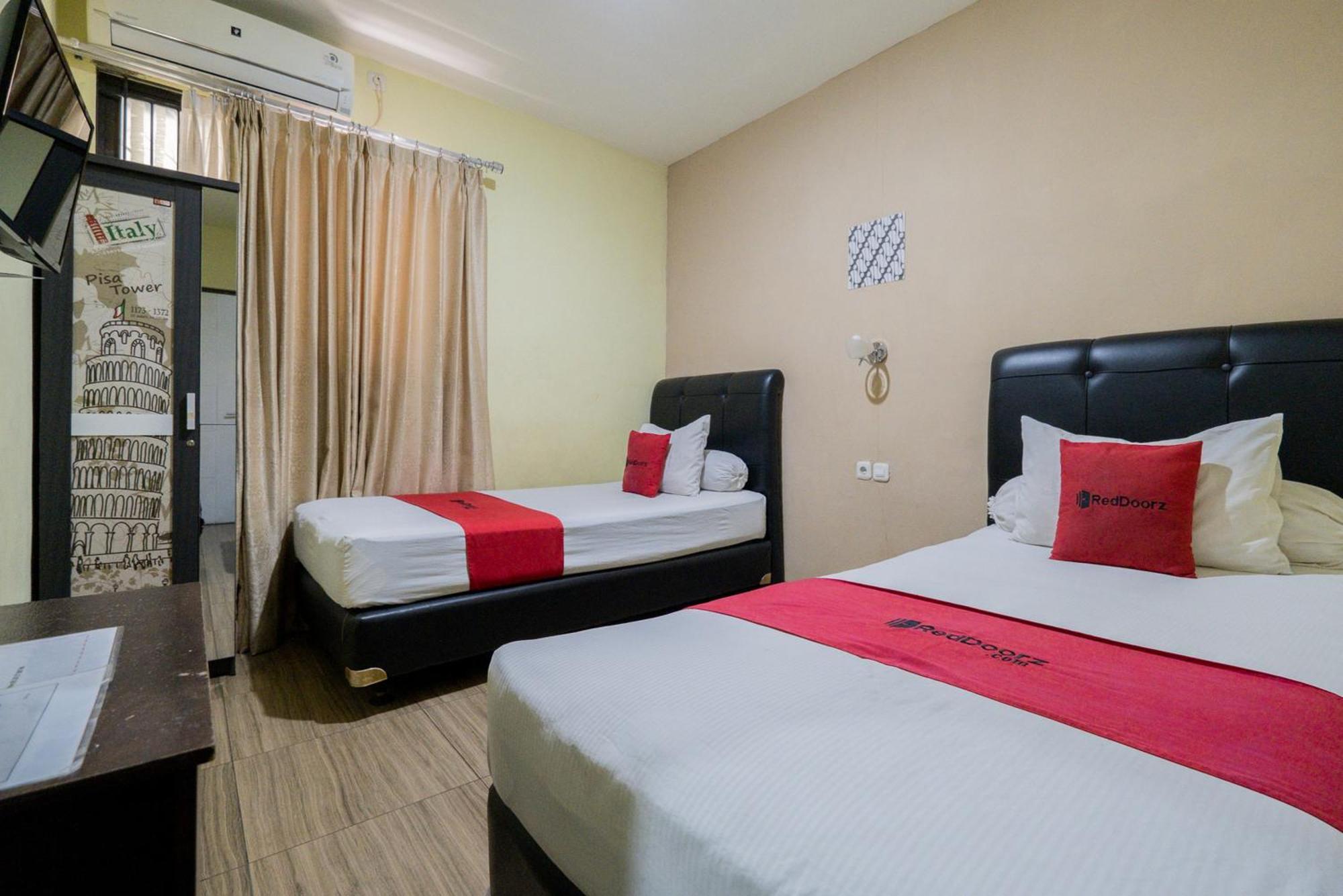 Reddoorz Near Surabaya Town Square Exterior foto