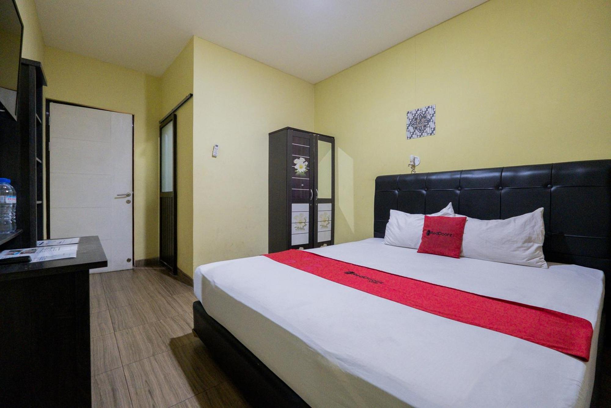 Reddoorz Near Surabaya Town Square Exterior foto